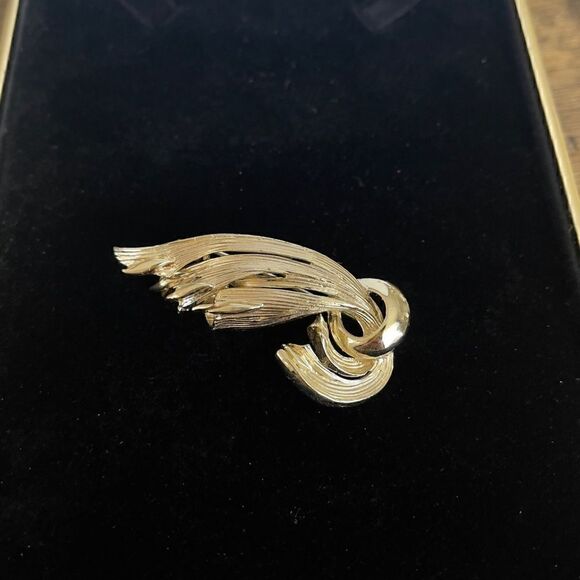 Vintage lisner leaf brooch - Picture 4 of 4